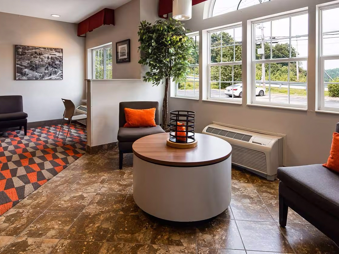 800x600 se morgantown lobby 2