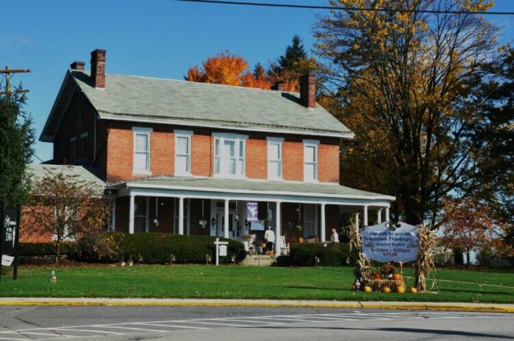 preston-county-inn-bed-1024×680-1-750×498 Preston County Inn