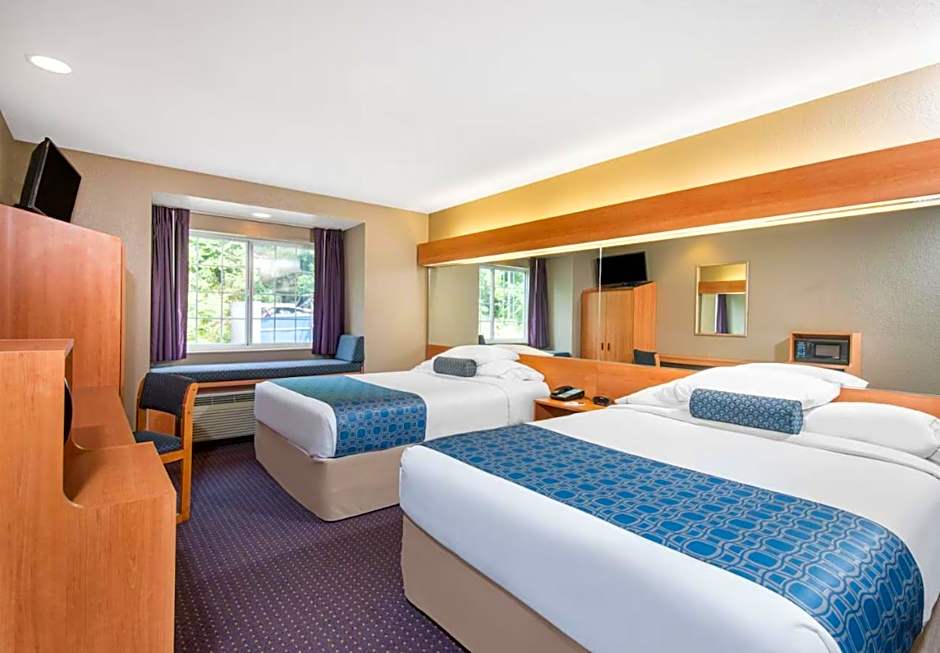 Microtel room