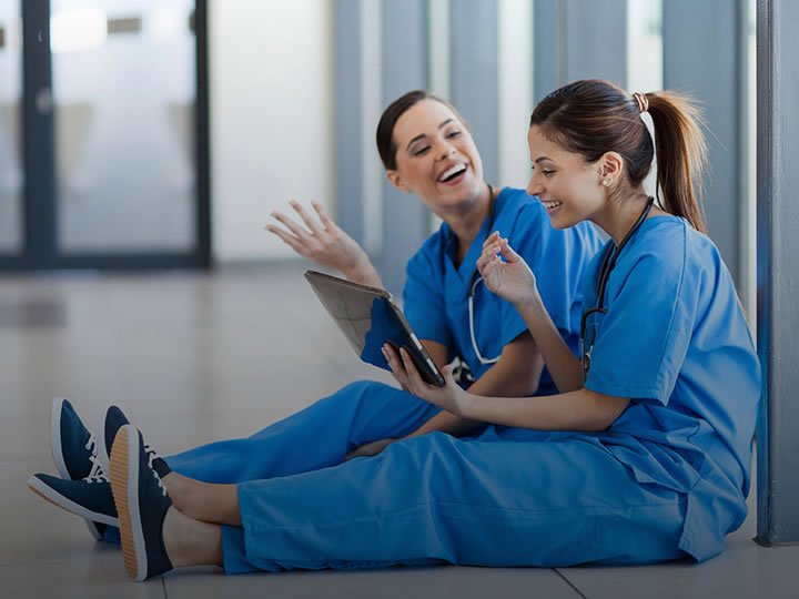 medical-assistant-students-at-ross-education-720w